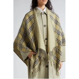 BURBERRY 
Fringed Wool Reversible Cape - Hunter